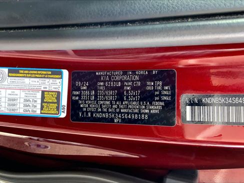 Used 2025 Kia Carnival FWD image 37