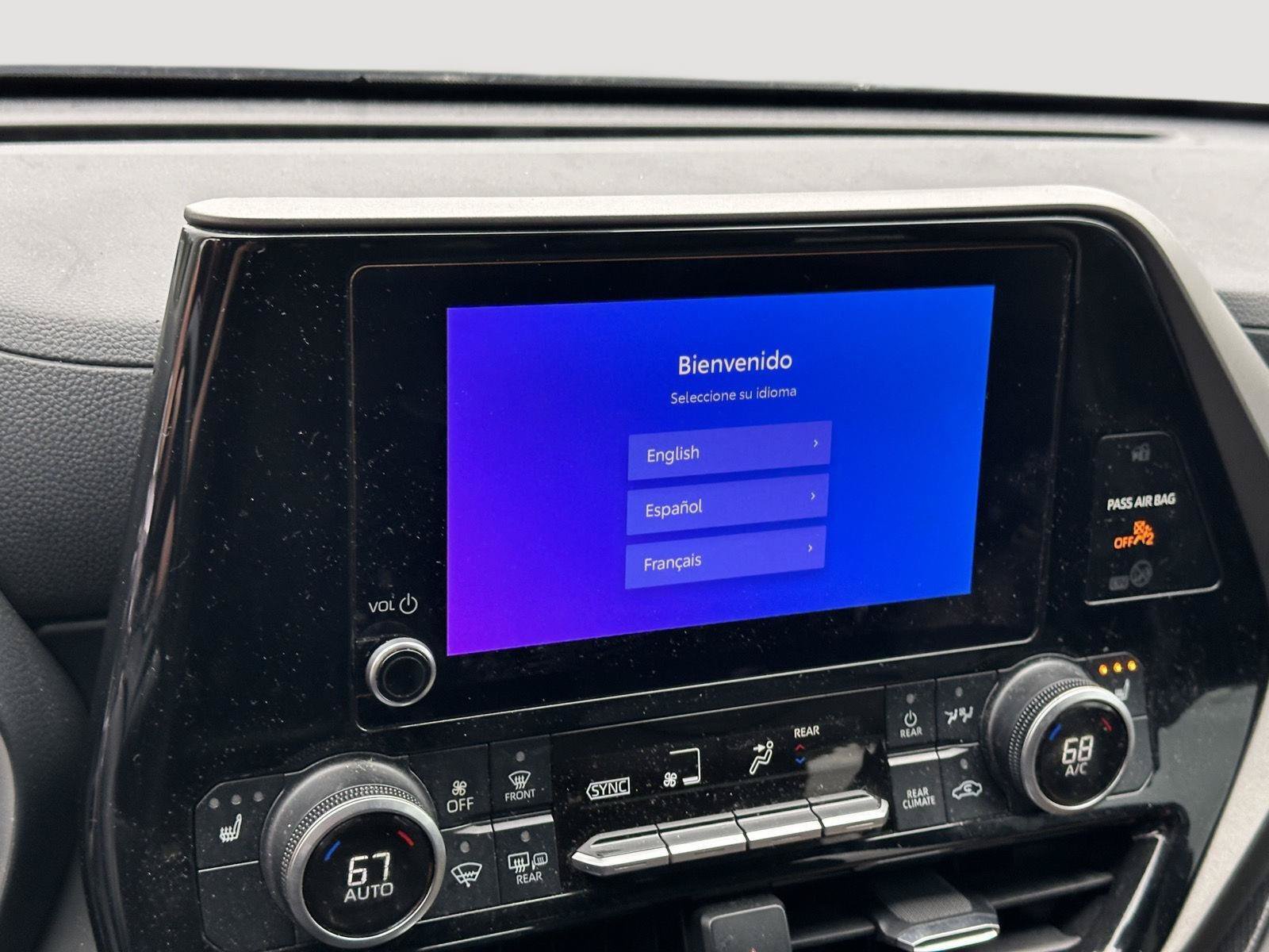 Used 2024 Toyota Highlander XLE AWD/4WD image 11