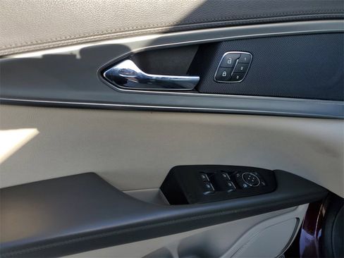 Used 2019 Lincoln Nautilus Select image 18