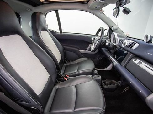 Used 2013 smart fortwo Coupe image 19