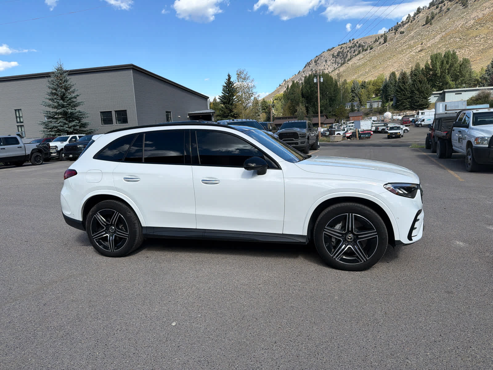 Used 2024 Mercedes-Benz GLC 300 4MATIC w/ AMG Line image 7