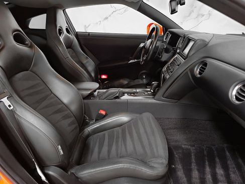 Used 2010 Nissan GT-R Premium image 7