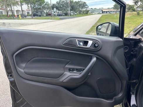 Used 2014 Ford Fiesta SE image 26