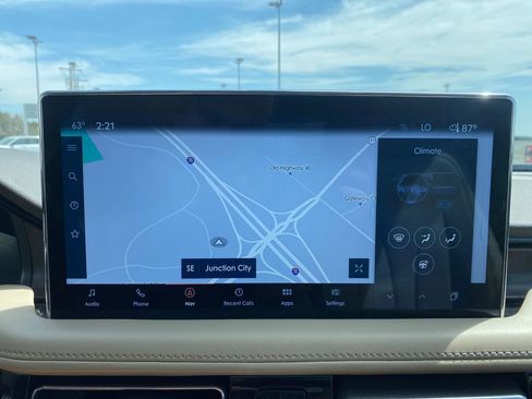 Used 2022 Lincoln Nautilus Reserve image 10