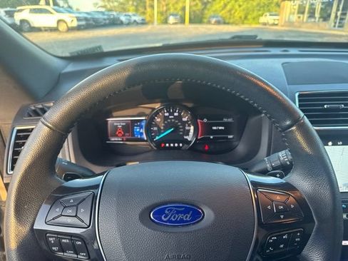 Used 2017 Ford Explorer Limited w/ Equipment Group 301A FWD image 22