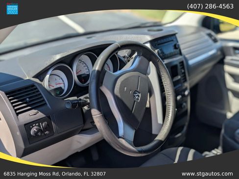 Used 2009 Dodge Grand Caravan SXT FWD image 16