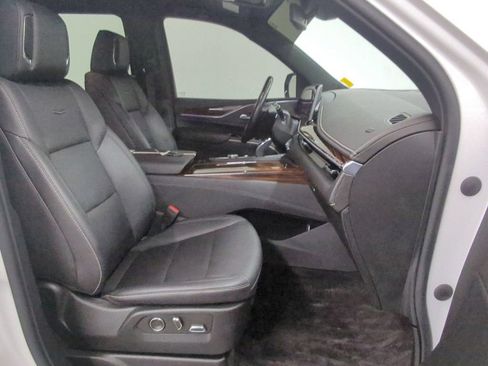 Used 2022 Cadillac Escalade Luxury w/ LPO, Floor Liner Package AWD/4WD image 37