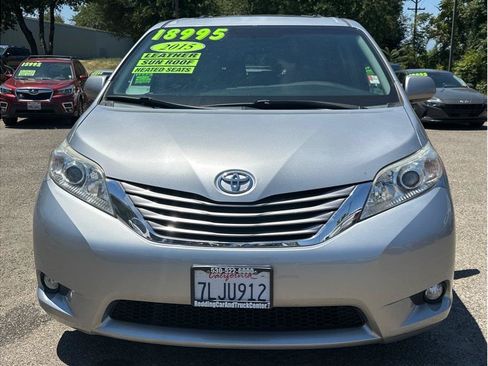 Used 2015 Toyota Sienna XLE w/ XLE Navigation Package FWD image 2