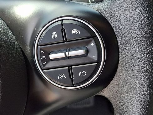Used 2025 Kia Soul LX w/ LX Technology Package FWD image 21