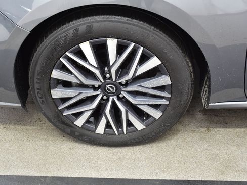 Used 2025 Nissan Altima 2.5 SV FWD image 36