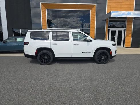 Used 2022 Jeep Wagoneer Series I AWD/4WD image 7