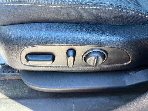 Used 2018 Chevrolet Equinox LT image 17