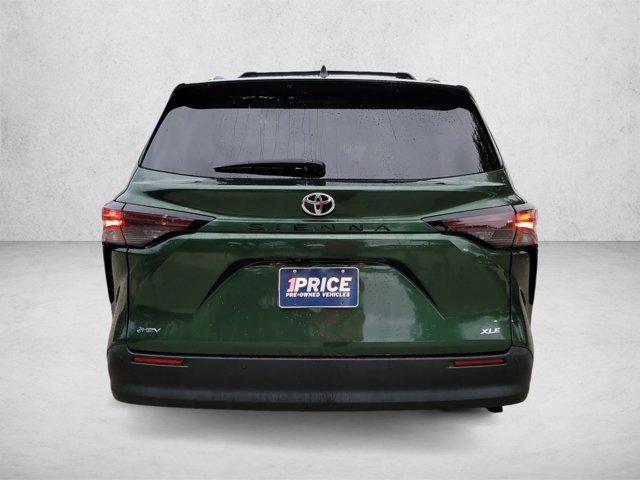 Used 2026 Toyota Sienna XLE FWD image 7