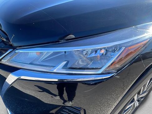 Used 2023 Nissan Kicks SV image 9