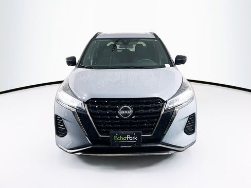 Used 2023 Nissan Kicks SR image 2