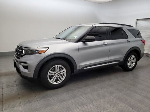 Used 2020 Ford Explorer XLT w/ Equipment Group 202A RWD image 2