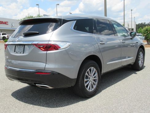 Used 2024 Buick Enclave Essence w/ Technology Package FWD image 7