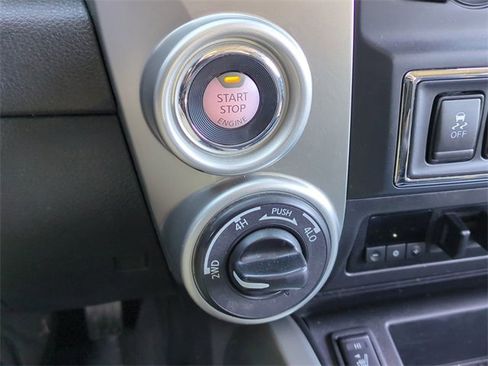 Used 2021 Nissan Titan SV w/ SV Convenience Package image 28