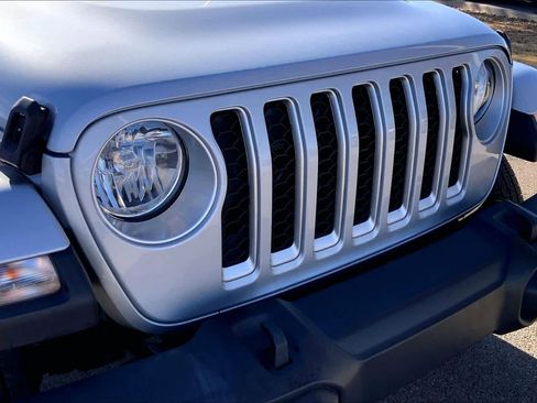 Used 2023 Jeep Gladiator Overland image 29