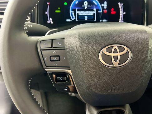 Used 2025 Toyota Camry SE image 18