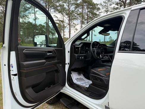 Used 2024 GMC Sierra 2500 AT4 w/ Technology Package AWD/4WD image 14