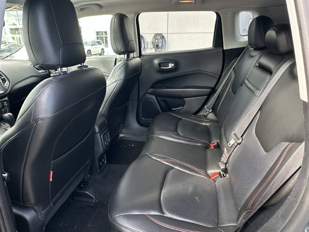 Used 2018 Jeep Compass Trailhawk w/ Leather Interior Group AWD/4WD image 15