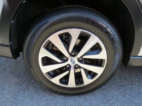 Used 2023 Subaru Outback Premium AWD/4WD image 8