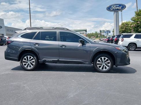 Used 2023 Subaru Outback Premium AWD/4WD image 3