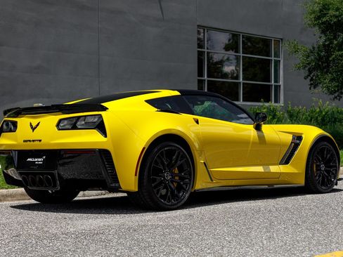 Used 2019 Chevrolet Corvette Z06 RWD image 13