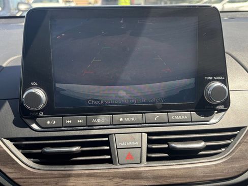 Used 2025 Nissan Altima 2.5 SV FWD image 22