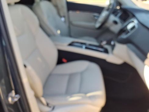 Used 2020 Volvo XC90 T6 Momentum w/ Protection Package Premier image 18
