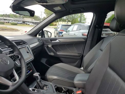 Used 2024 Volkswagen Tiguan SE R-Line image 17