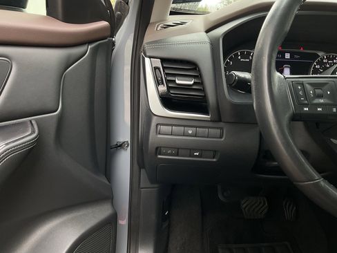 Used 2022 Nissan Rogue SL w/ SL Premium Package image 26