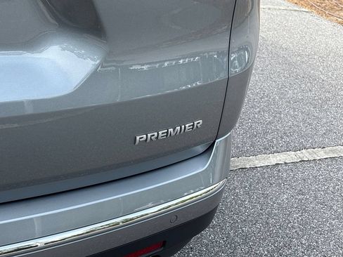 Used 2023 Chevrolet Traverse Premier FWD image 31
