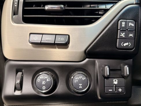 Used 2019 GMC Yukon XL Denali image 29