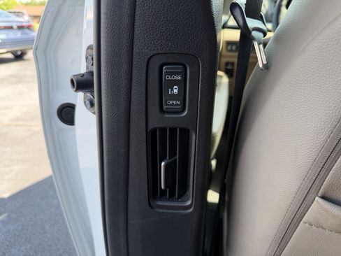 Used 2022 Honda Odyssey Elite image 12