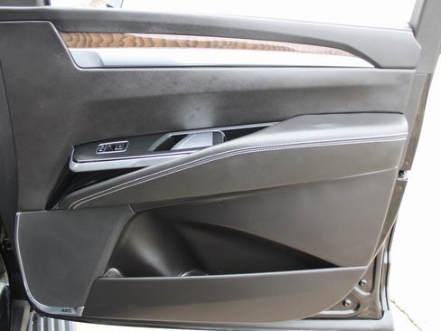 Used 2025 Cadillac Escalade ESV Sport Platinum w/ LPO, ONYX Package image 29