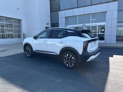 Used 2025 Nissan Kicks SR FWD image 3