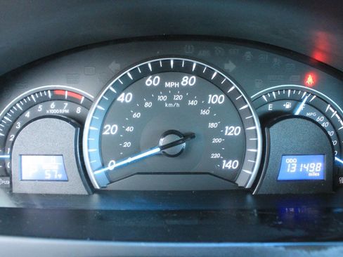 Used 2012 Toyota Camry LE image 24