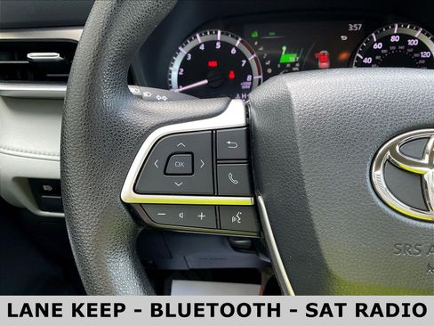 Used 2023 Toyota Highlander L AWD/4WD image 11