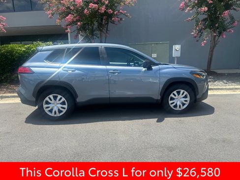 Used 2025 Toyota Corolla Cross L FWD image 7
