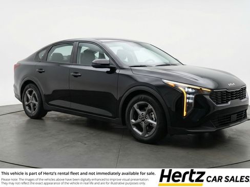 Used 2025 Kia K4 LXS image 1