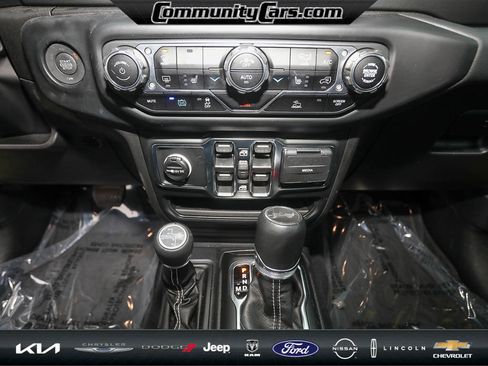 Used 2023 Jeep Wrangler Sahara w/ Cold Weather Group image 19
