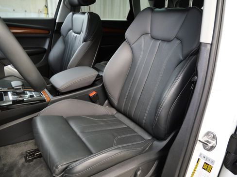 Used 2023 Audi Q5 e Premium w/ Convenience Package AWD/4WD image 3
