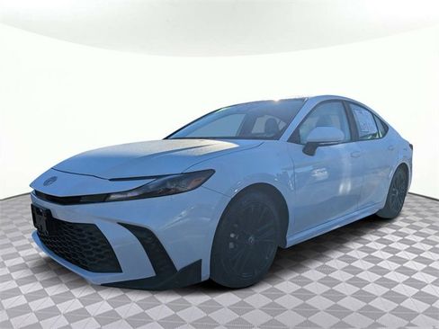 Used 2025 Toyota Camry LE image 7