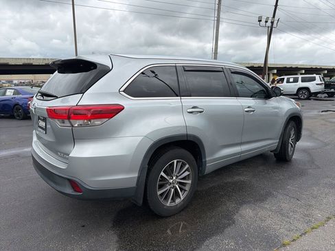 Used 2017 Toyota Highlander XLE AWD/4WD image 5