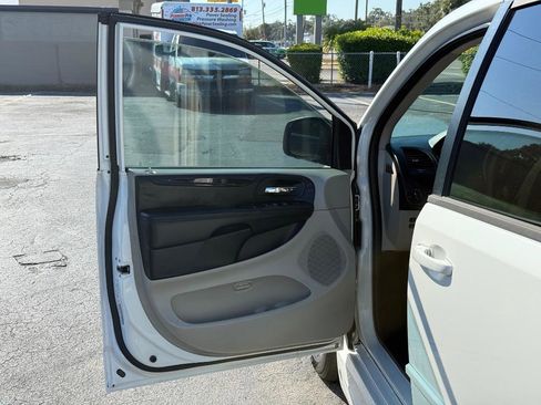 Used 2012 Dodge Grand Caravan SXT image 9