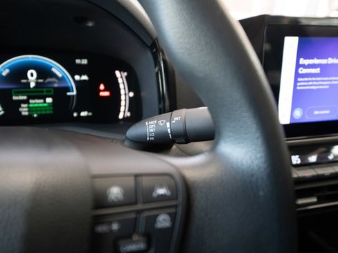 Used 2025 Toyota Camry LE image 14