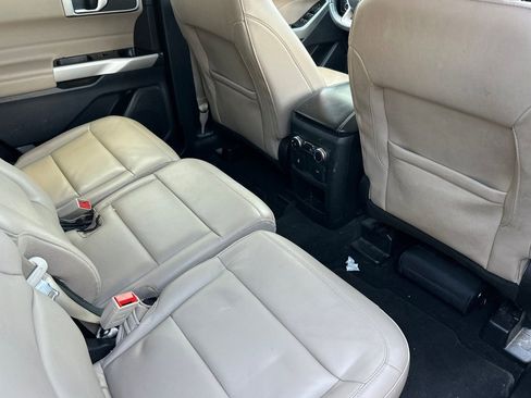 Used 2021 Ford Explorer XLT w/ Equipment Group 202A RWD image 17