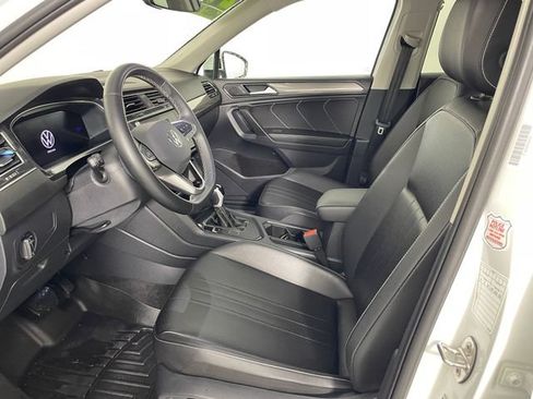 Used 2024 Volkswagen Tiguan SE FWD image 2